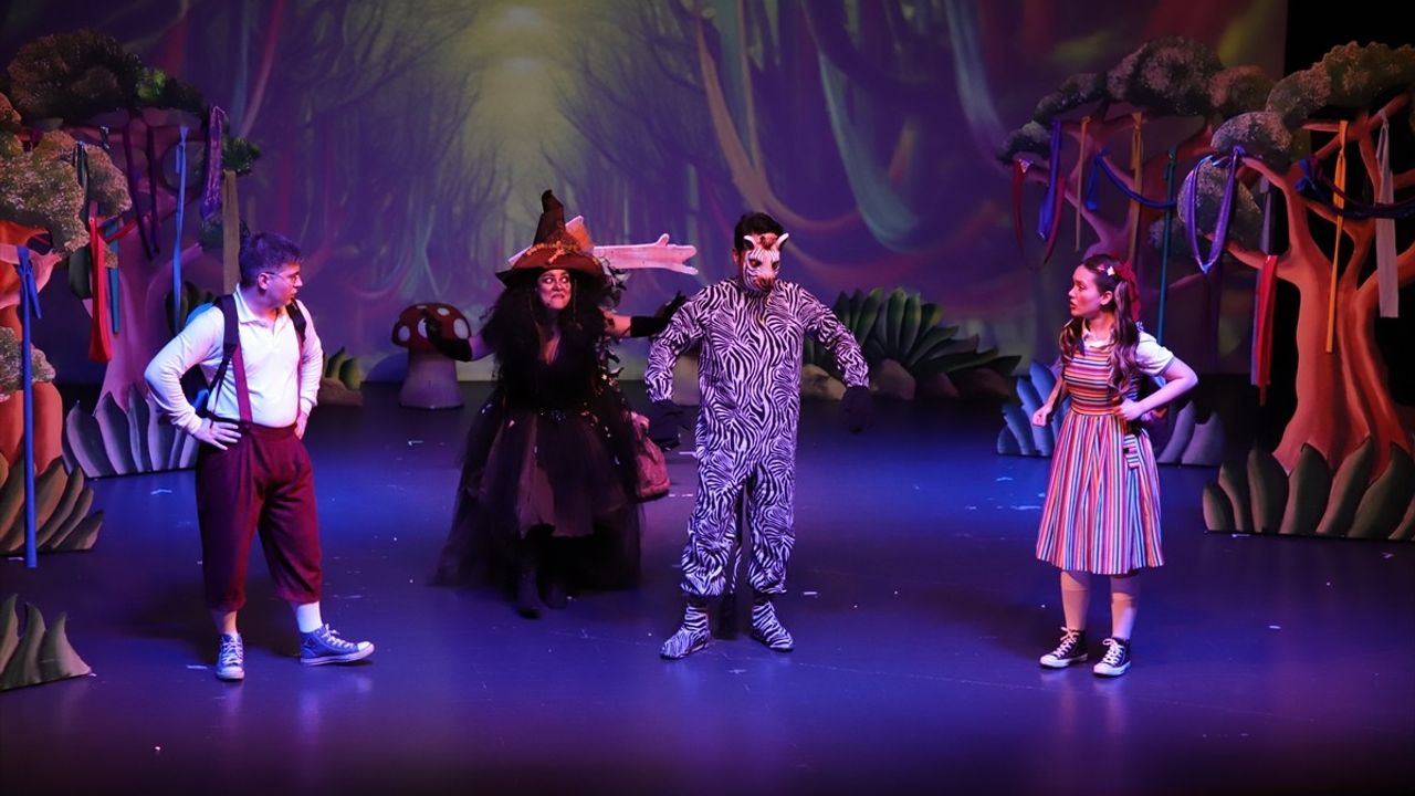 Samsun Devlet Opera ve Balesi 'Okulumuz Orman' Oyununu Sahneledi