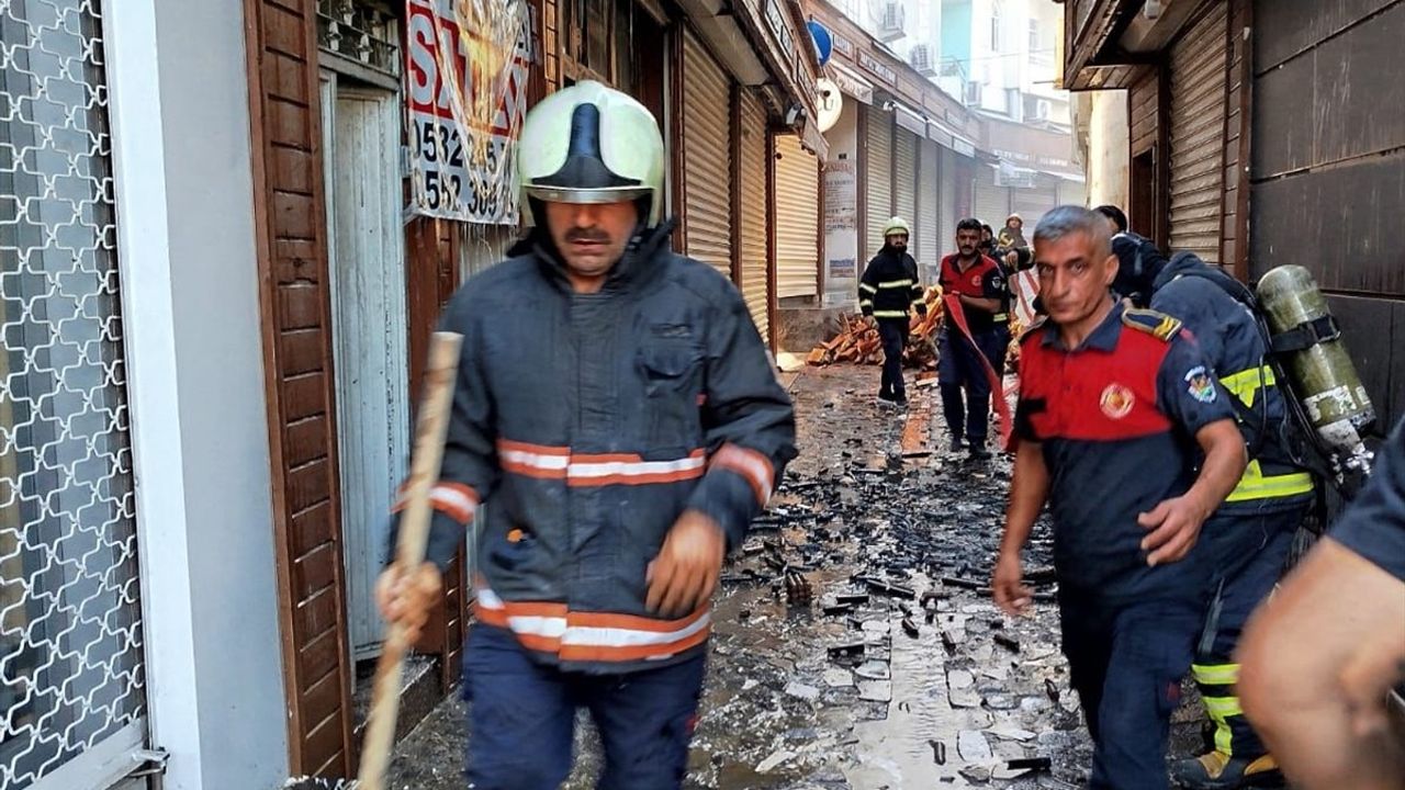 Şanlıurfa'da Havai Fişek Deposunda Yangın Kontrol Altına Alındı