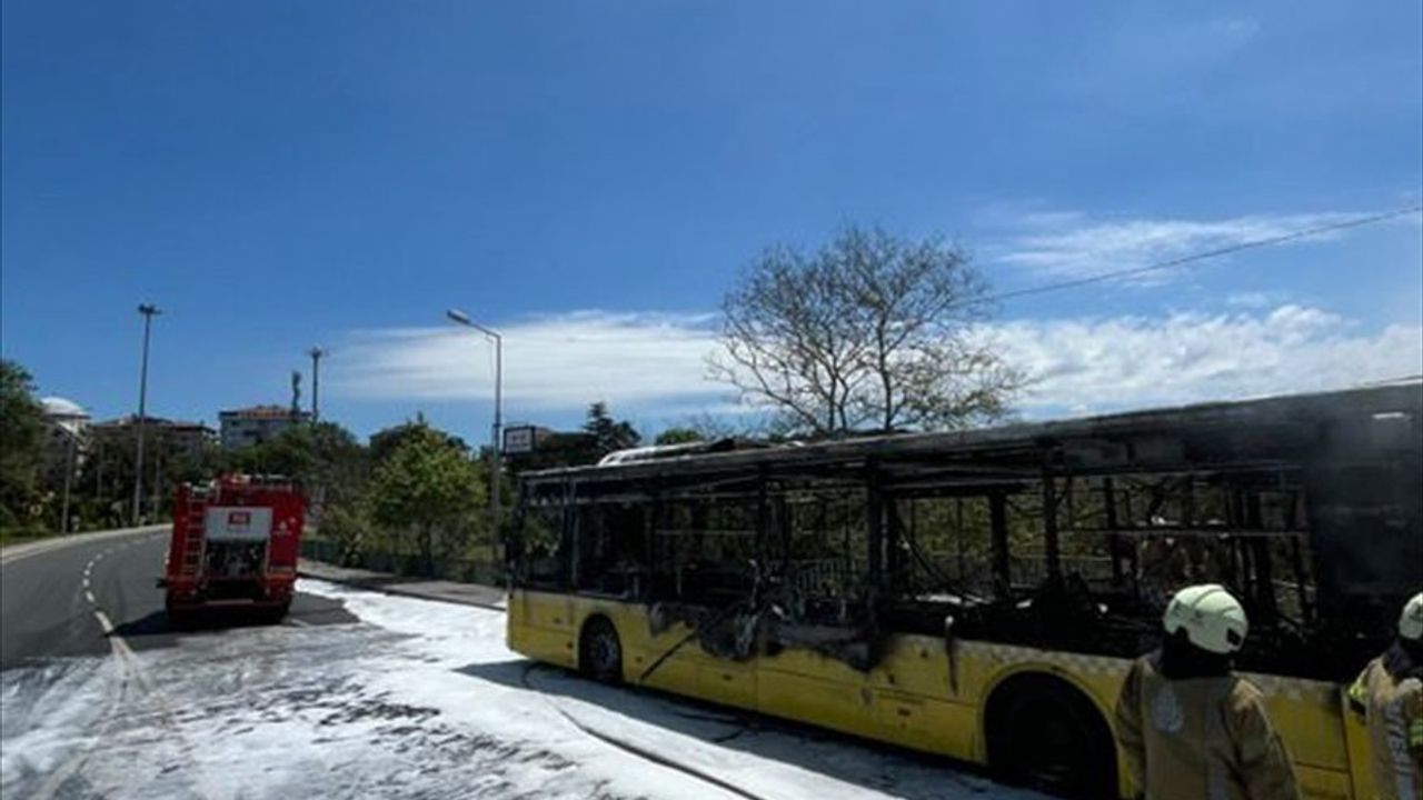 Sarıyer'de İETT Otobüsünde Yangın: Araç Kullanılamaz Hale Geldi