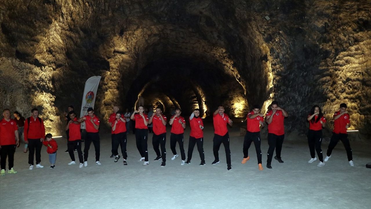 Savate Combat Milli Takımı, Yer Altında Antrenman Gerçekleştiriyor