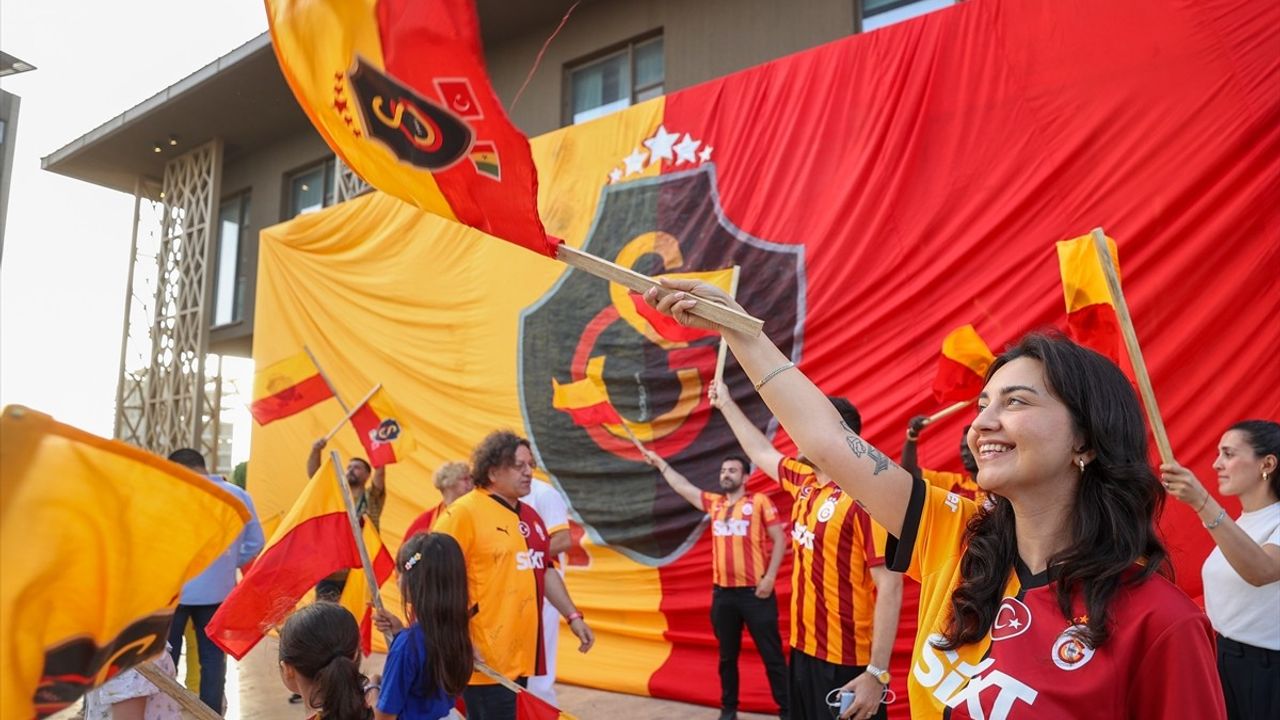 Senegal'de Galatasaray'ın 25. Şampiyonluğu Coşkuyla Kutlandı