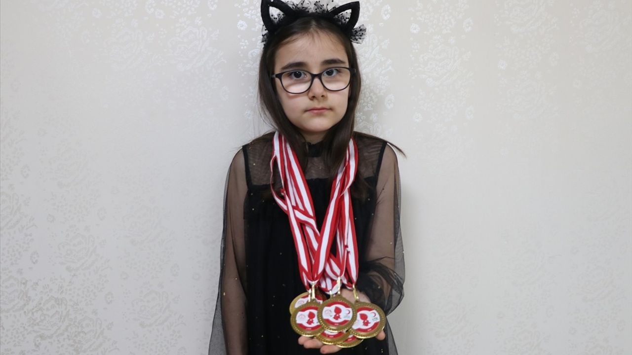 Siirt'te 9 Yaşındaki Zeynep, Kan Bağışına 7 Yakınını İkna Etti