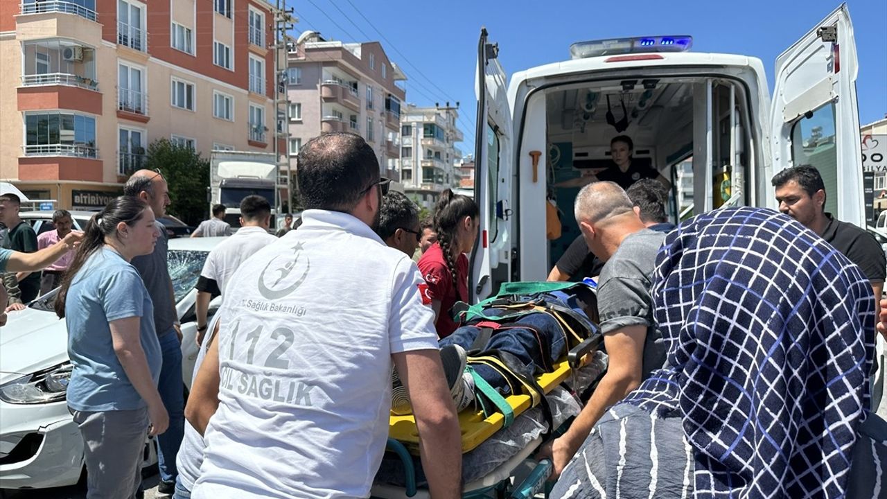 Sinop'ta Otomobil ve Motosiklet Çarpıştı: 2 Yaralı