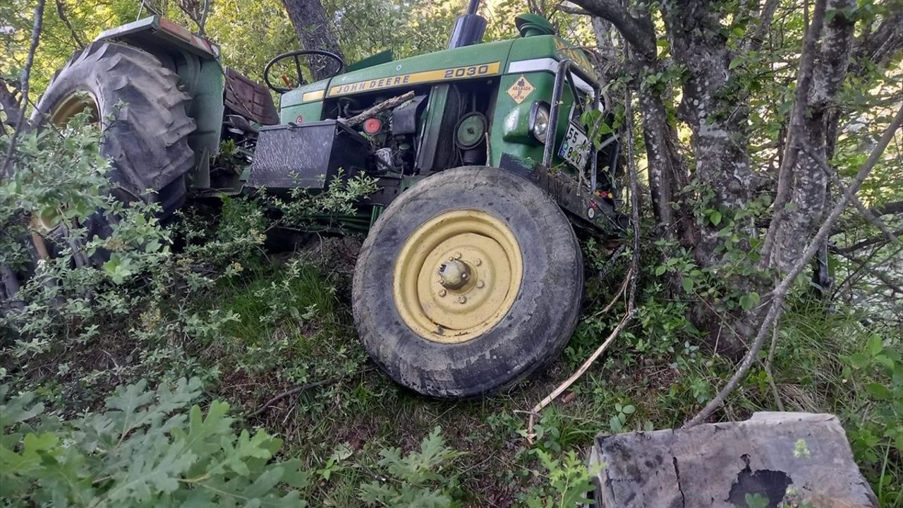 Sinop'ta Traktör Uçuruma Devrildi: Sürücü Ağır Yaralandı