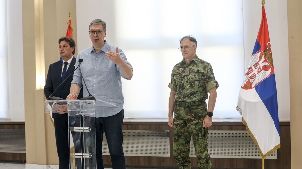 Sırbistan Cumhurbaşkanı Vucic, İsrail'e Mühimmat Satışını Durdurdu