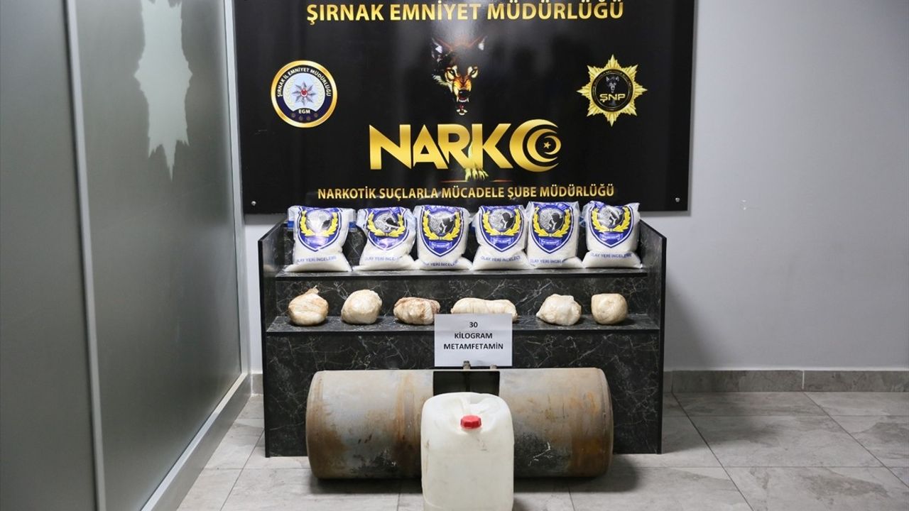 Şırnak'ta Tıra Gizlenmiş 30 Kilogram Metamfetamin Ele Geçirildi