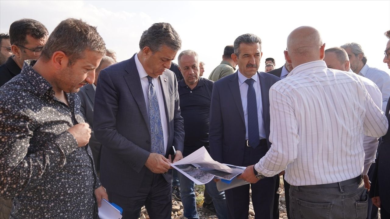 Şırnak Valisi Birol Ekici, Cudi Dağı'nda Hz. Nuh Camisi Proje Alanını İnceledi