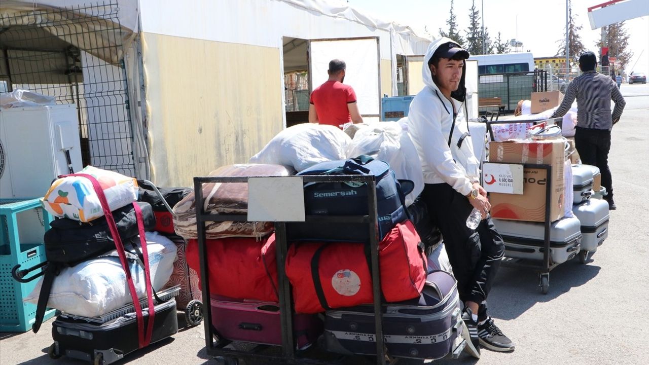 Suriyelilerin Türkiye'den Ülkelerine Dönüşü Bayram Öncesi Devam Ediyor