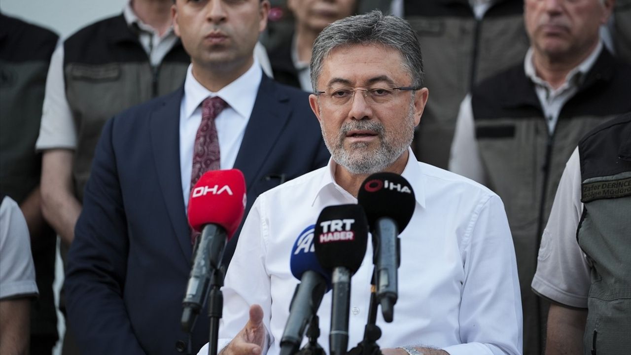 Tarım ve Orman Bakanı Yumaklı, Orman Yangınları Hakkında Önemli Açıklamalarda Bulundu