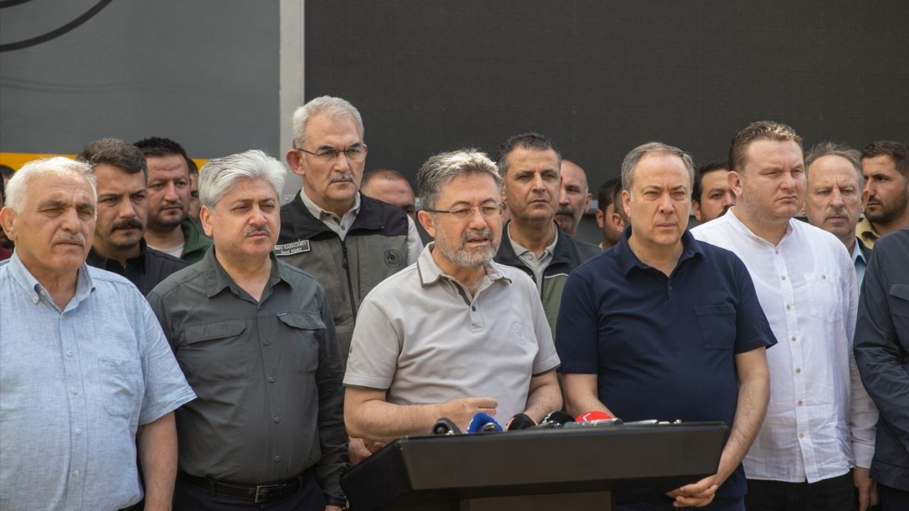 Tarım ve Orman Bakanı Yumaklı, Sakarya'daki Orman Yangınlarıyla İlgili Açıklamalarda Bulundu