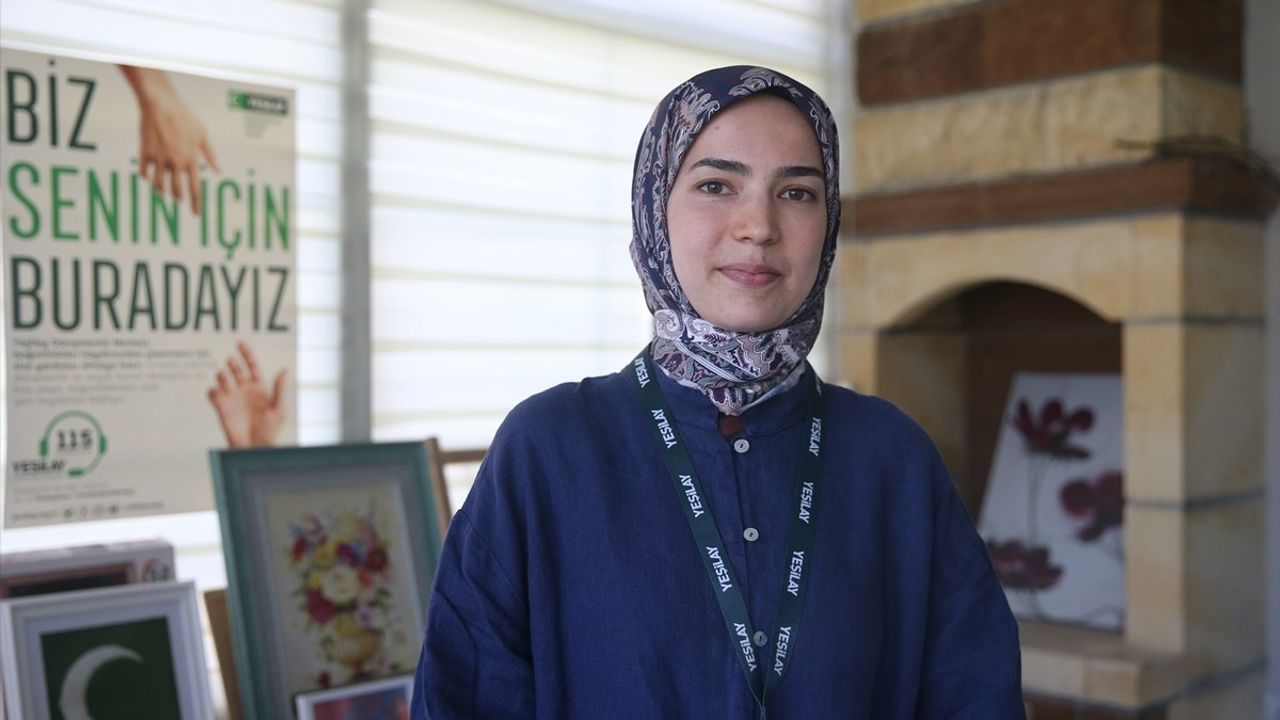 Tatilde Artan Ekran Süresine Karşı Ebeveynlere 'Rol Model Olun' Tavsiyesi