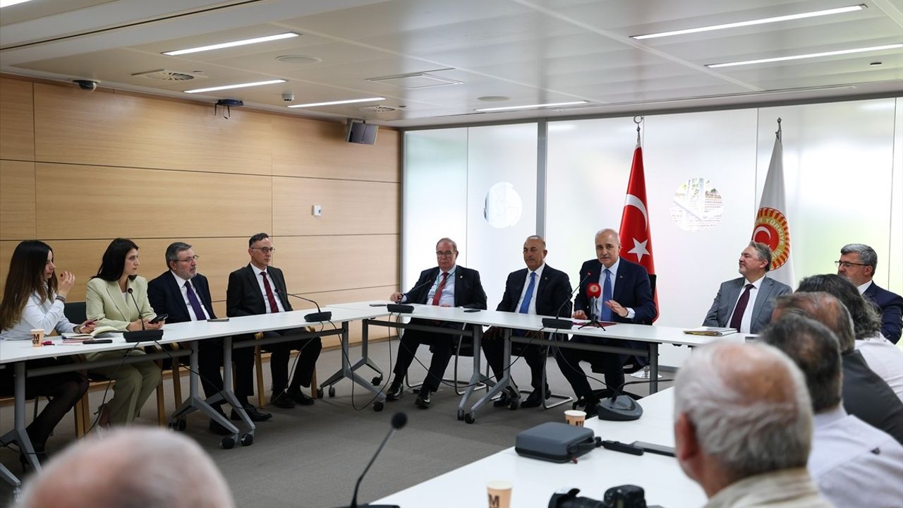 TBMM Başkanı Kurtulmuş Brüksel'de Türk Gazetecilerle Bir Araya Geldi