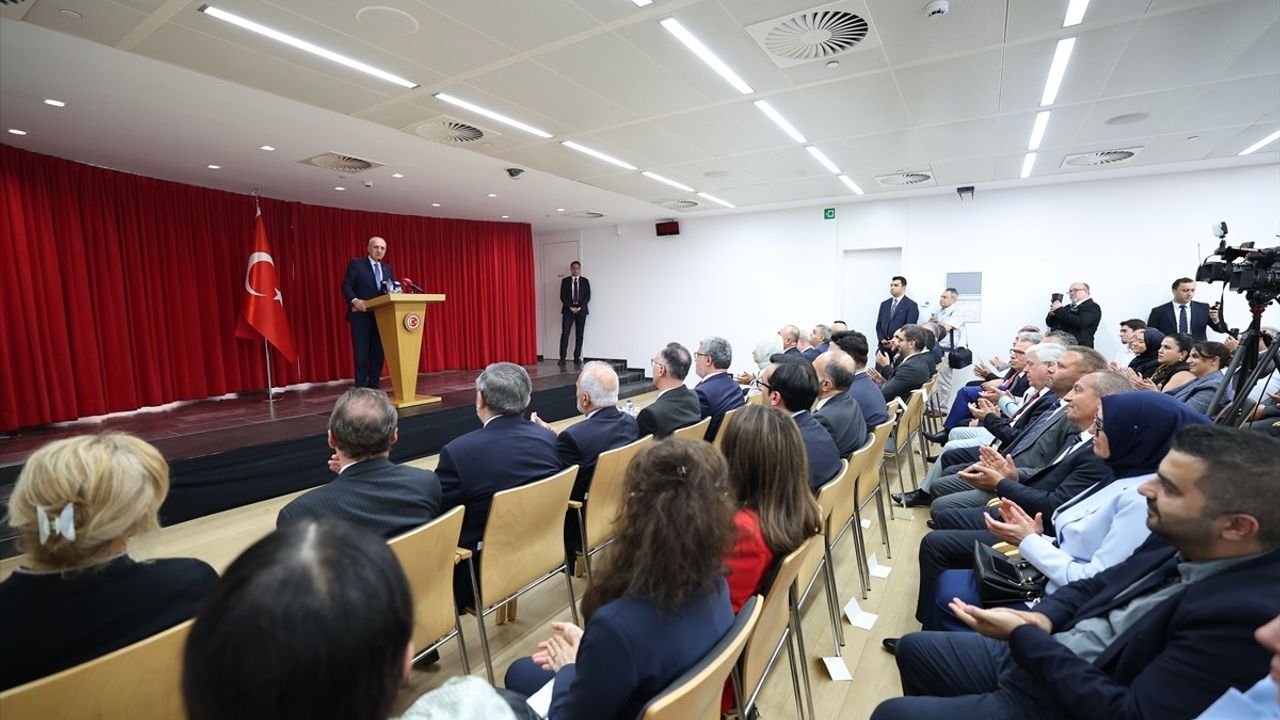 TBMM Başkanı Kurtulmuş, Brüksel'de Türk Toplumu ile Buluştu