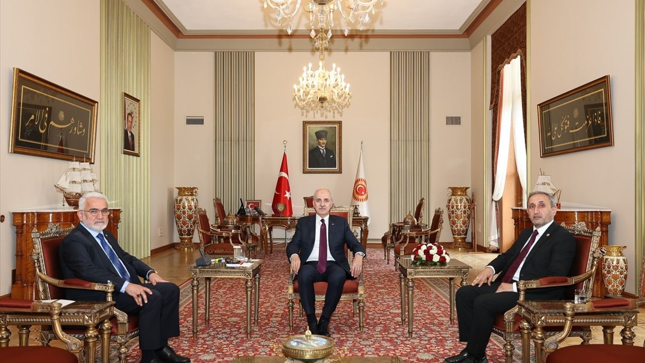 TBMM Başkanı Kurtulmuş, HÜDA PAR Genel Başkanı Yapıcıoğlu'nu Kabul Etti