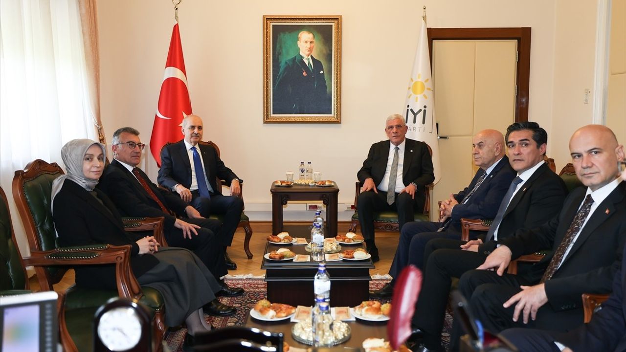 TBMM Başkanı Kurtulmuş, İYİ Parti'yi Ziyaret Ederek 'Terörsüz Türkiye' Çalışmalarını Değerlendirdi