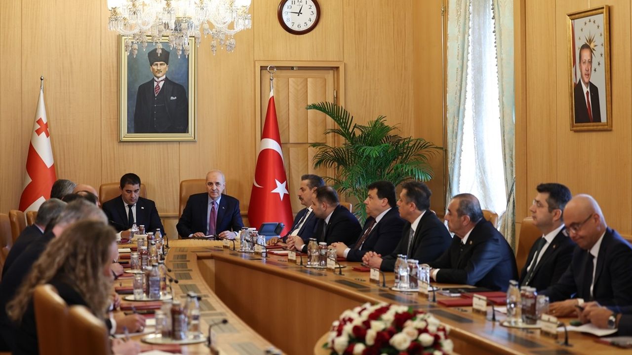 TBMM Başkanı Kurtulmuş ve Gürcistan Parlamentosu Başkanı Papuaşvili Ortak Basın Toplantısı Düzenledi
