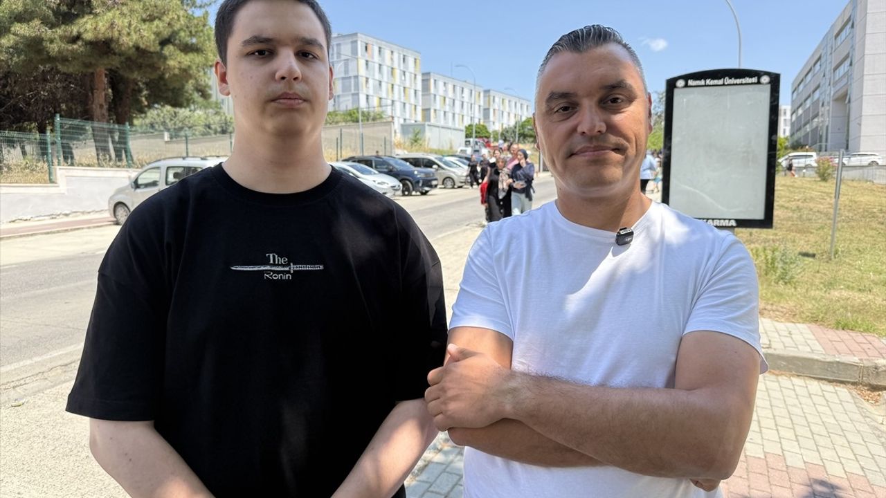 Tekirdağ'da Baba ve Oğul YKS'ye Birlikte Girdi