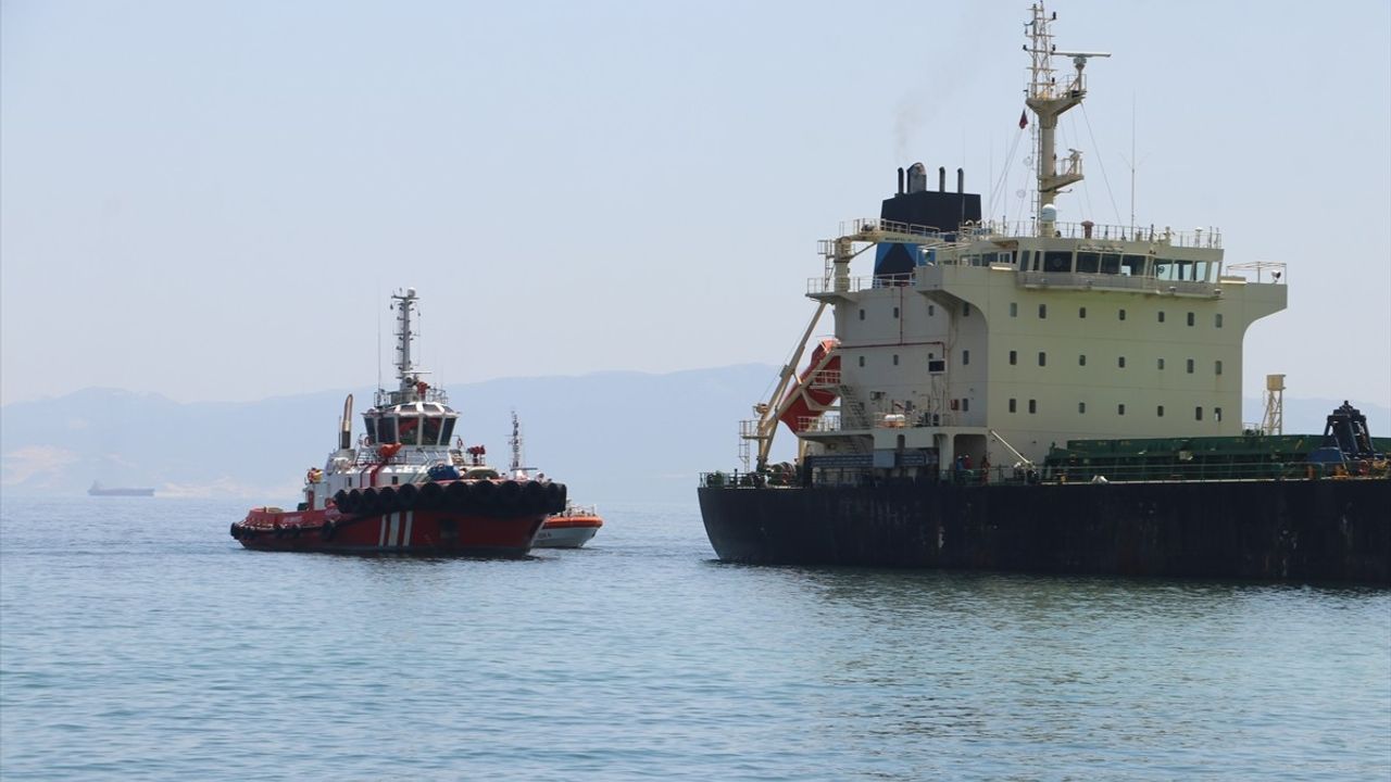 Tekirdağ'da Karaya Oturan Gemi İçin Kurtarma Çalışmaları Yarın Devam Edecek