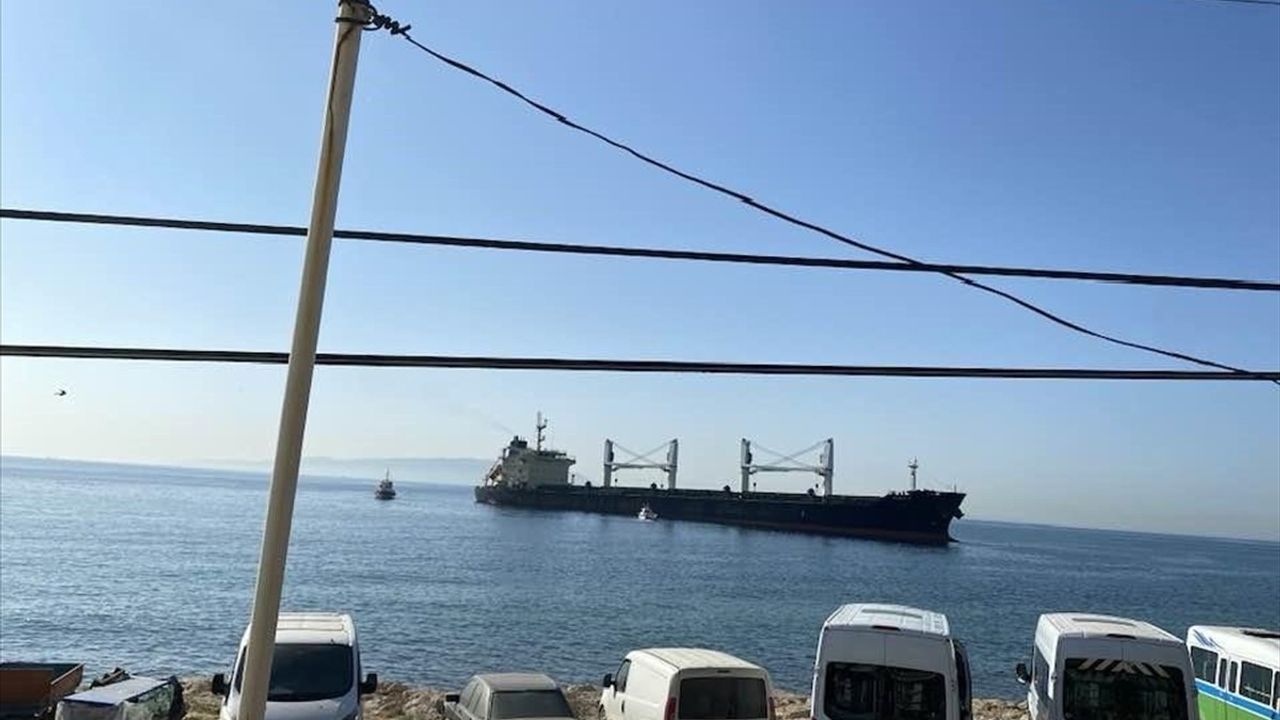 Tekirdağ'da Kuru Yük Gemisi Karaya Oturdu: Kurtarma Çalışmaları Başladı