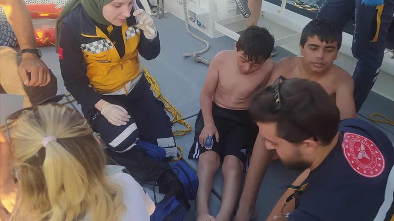 Tekirdağ'da Mahsur Kalan 4 Kişi Deniz Polisi Tarafından Kurtarıldı