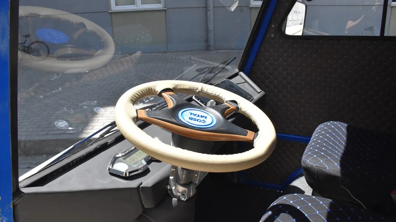 Tekirdağ'da Meslek Liseli Öğrenciler Elektrikli Kamyonet Geliştirdi