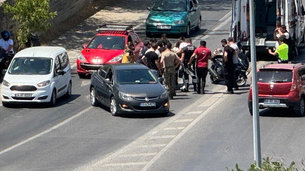 Tekirdağ'da Motosiklet ve Otomobil Çarpıştı: 2 Yaralı