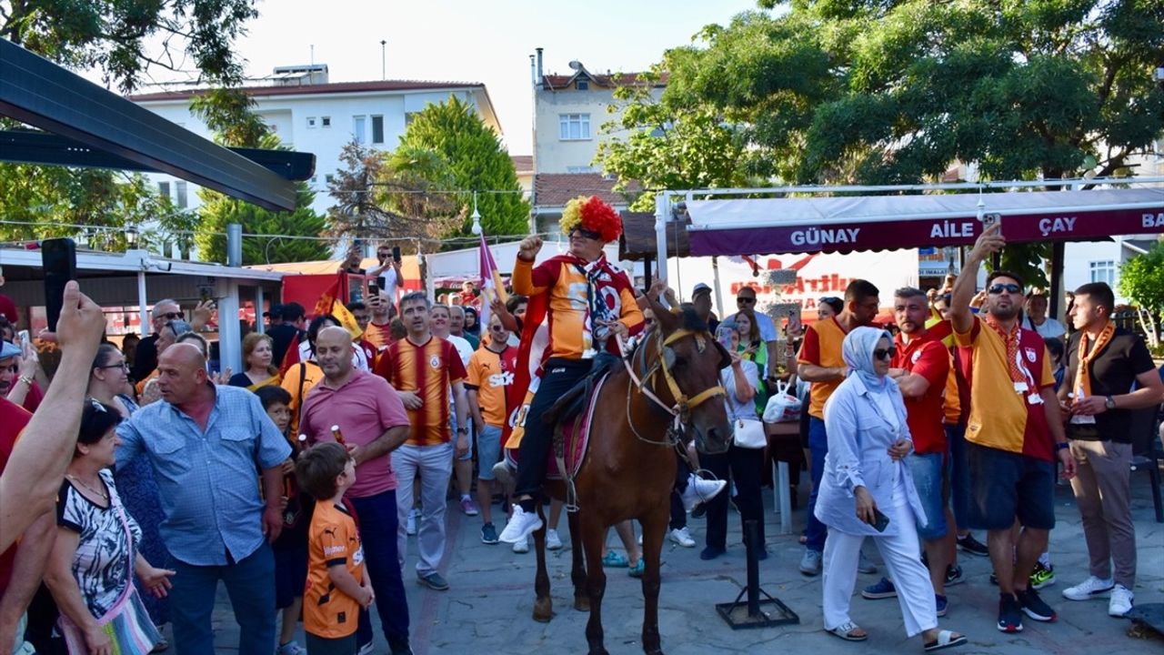 Tekirdağ'daki Taraftar Çeşmesi, Galatasaray'ın Renklerinde Yenilendi