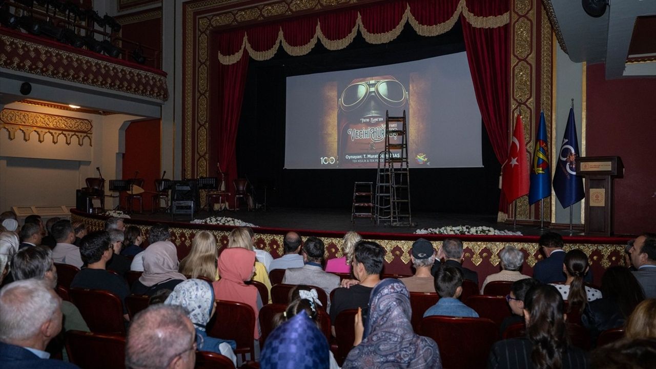 THK'nın 100. Yılına Özel 'Bir Tayyareci Vecihi Hürkuş' Oyunu Sahnelendi