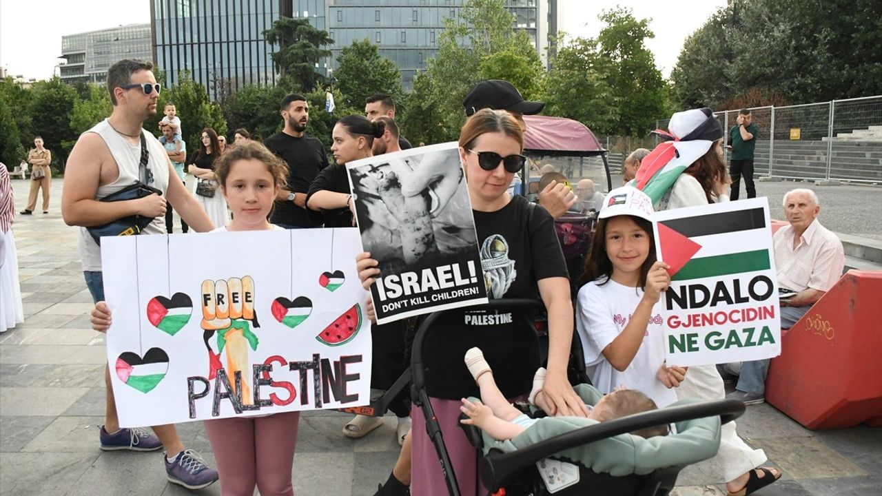 Tiran'da Filistin'e Destek Gösterisi Düzenlendi