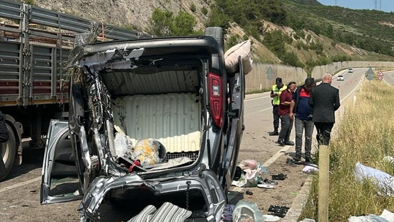 Tokat'ta Devrilen Araçta 5 Kişi Yaralandı