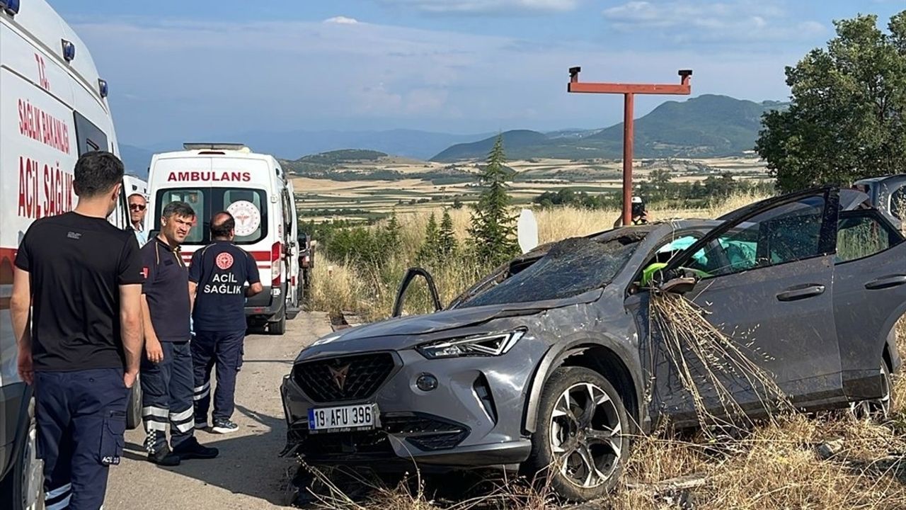 Tokat'ta Devrilen Otomobilde 3 Kişi Yaralandı