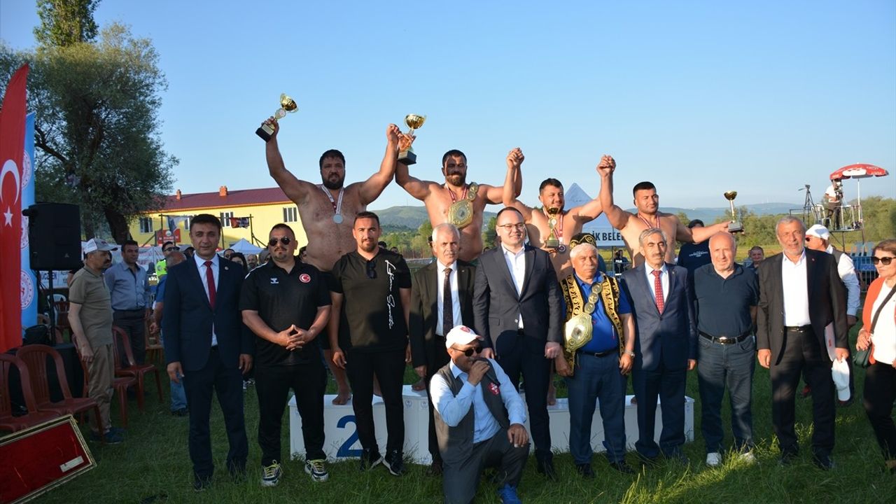 Tokat'ta Şehit Tümgeneral Aydoğan Aydın Karakucak Güreşleri Düzenlendi