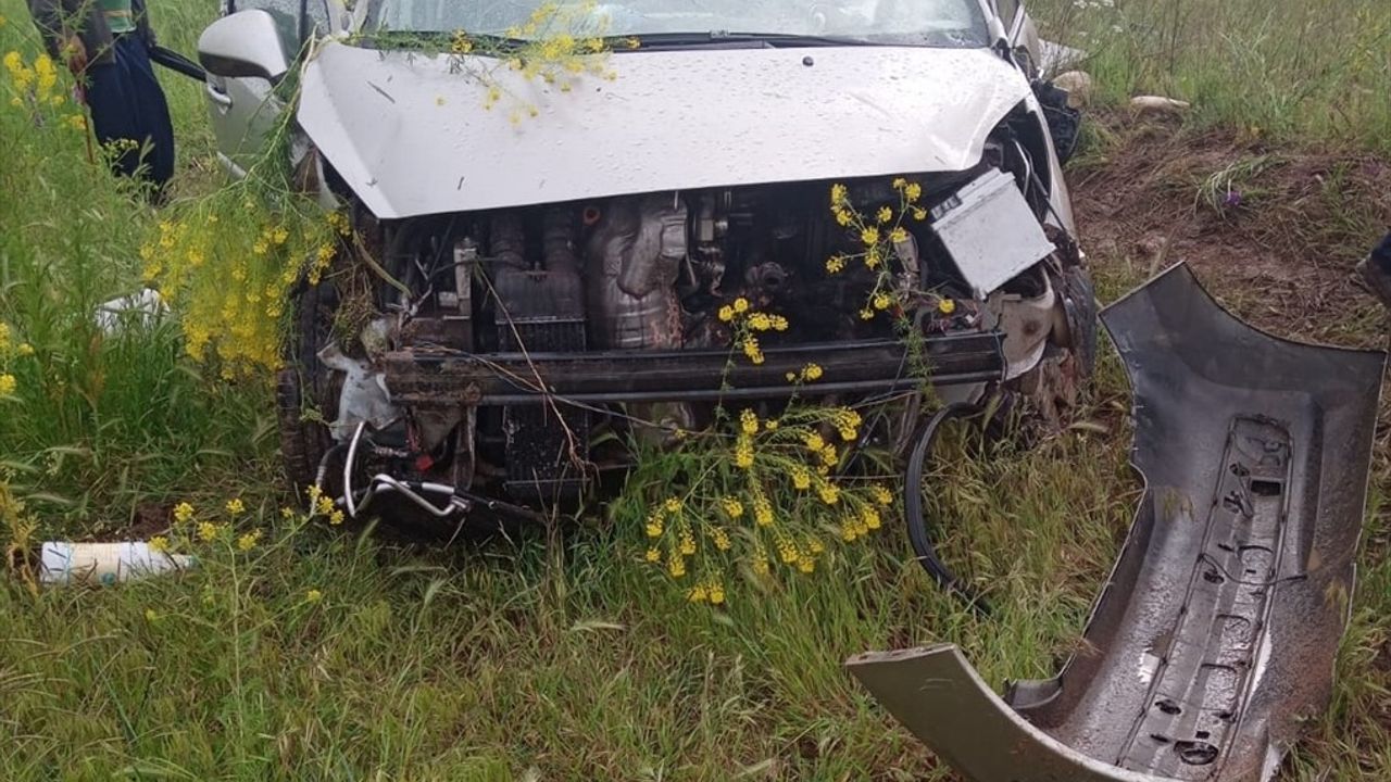 Tokat Zile'de Tarlaya Devrilen Otomobilde Üç Kişi Yaralandı