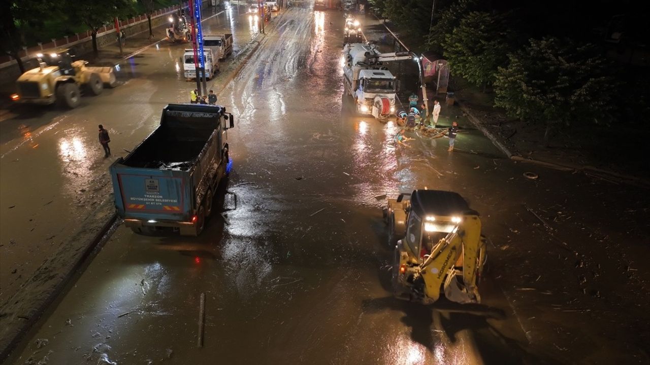 Trabzon'da Sel Temizlik Çalışmaları Devam Ediyor