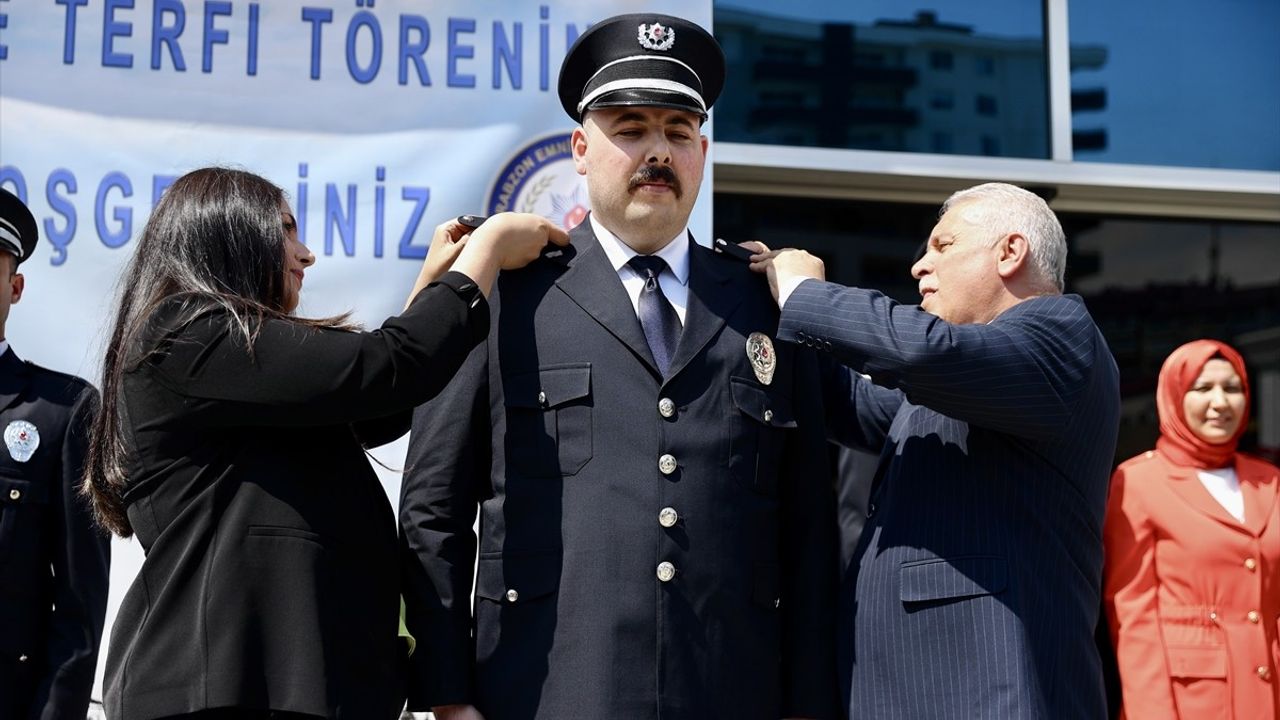 Trabzon'da Terfi Eden 40 Emniyet Mensubuna Rütbe Töreni Düzenlendi