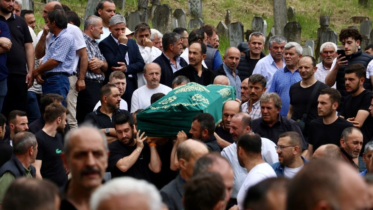 Trabzon'daki Sellerde Hayatını Kaybeden Hüseyin Aydın Toprağa Verildi
