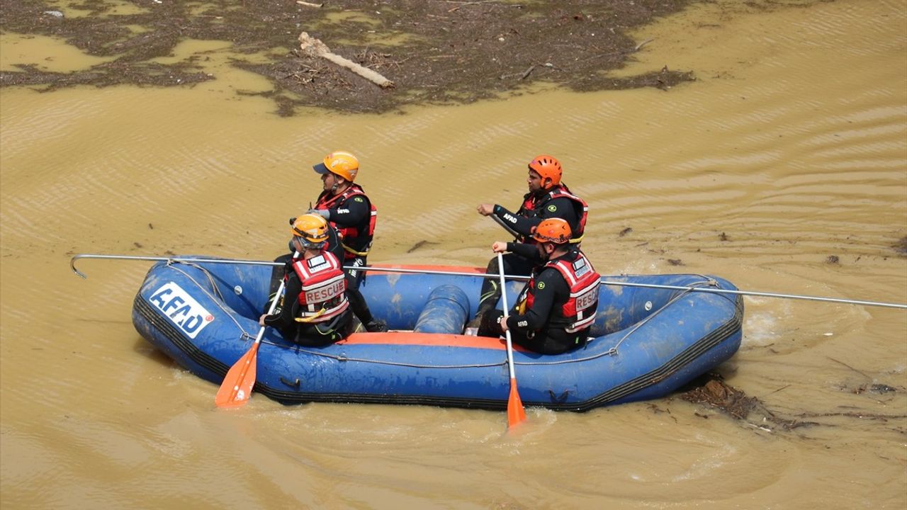 Trabzon'daki Taşkında Kaybolan Hüseyin Aydın İçin Arama Çalışmaları Devam Ediyor