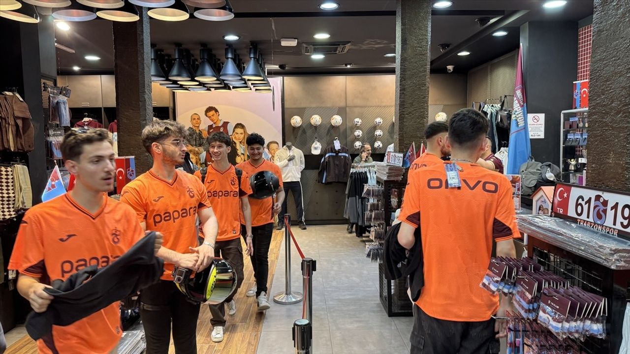 Trabzonspor, 2025-2026 Sezonu Formalarını Satışa Sundukça Yoğun İlgiyle Karşılaştı