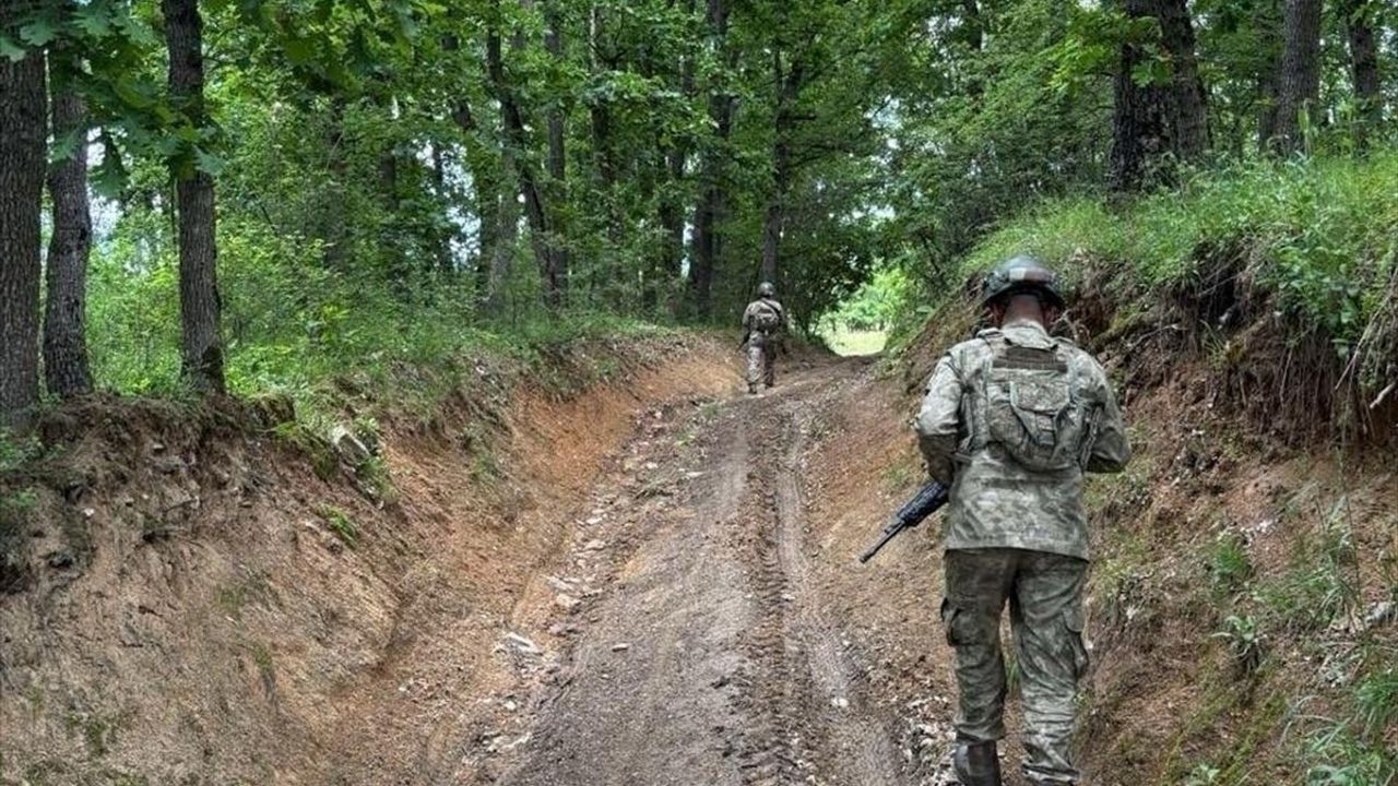 Türk Askeri, Kosova'nın Sırbistan Sınırında Devriye Faaliyetlerine Devam Ediyor
