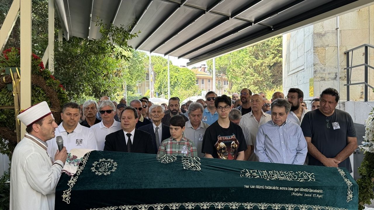 Türk edebiyatının "Mona Roza"sı Muazzez Akkaya Giray son yolculuğuna uğurlandı