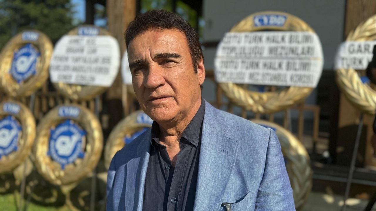 Türk Halk Müziğinin Usta İsimlerinden Mehmet Erenler Son Yolculuğuna Uğurlandı