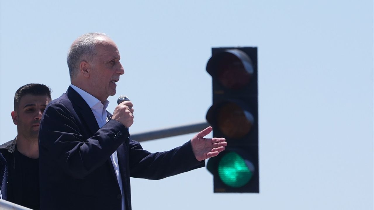 TÜRK-İŞ, Hazine ve Maliye Bakanlığı Önünde Kamu İşçileri İçin Miting Düzenledi