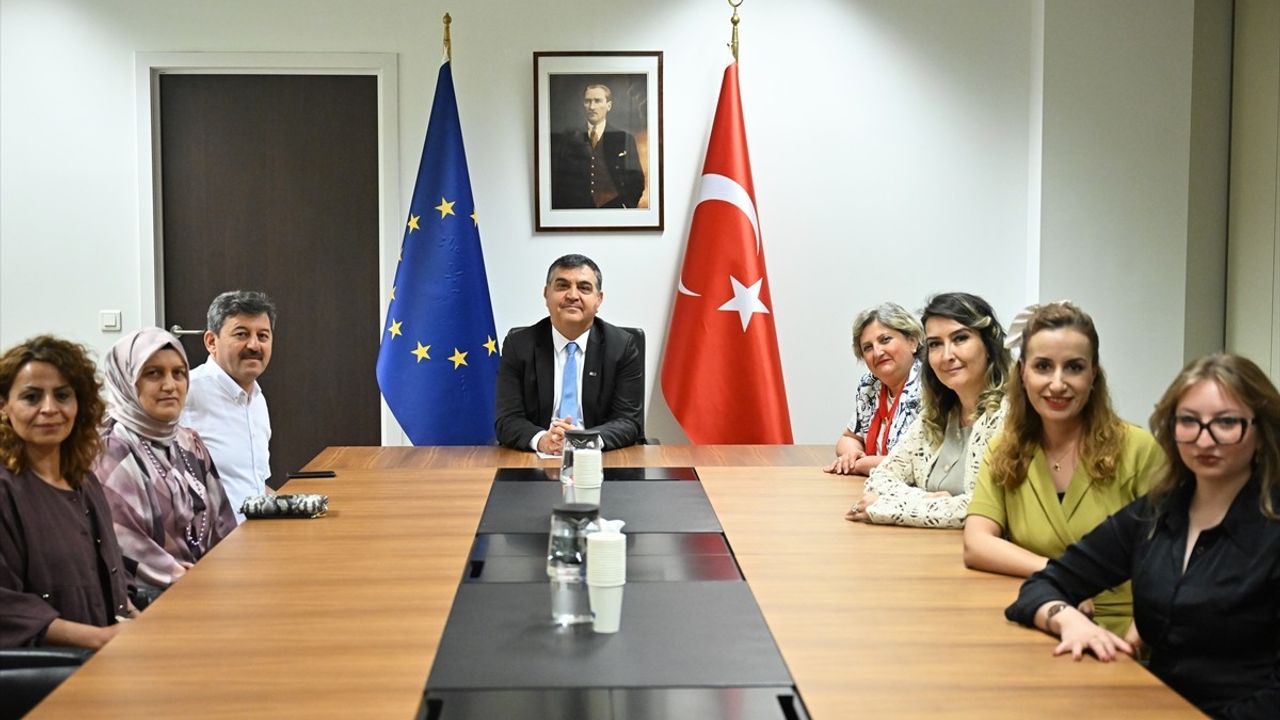 Türkiye'nin Erasmus Projesi ile Yenilikçi Eğitim Araçları Brüksel'de Tanıtıldı