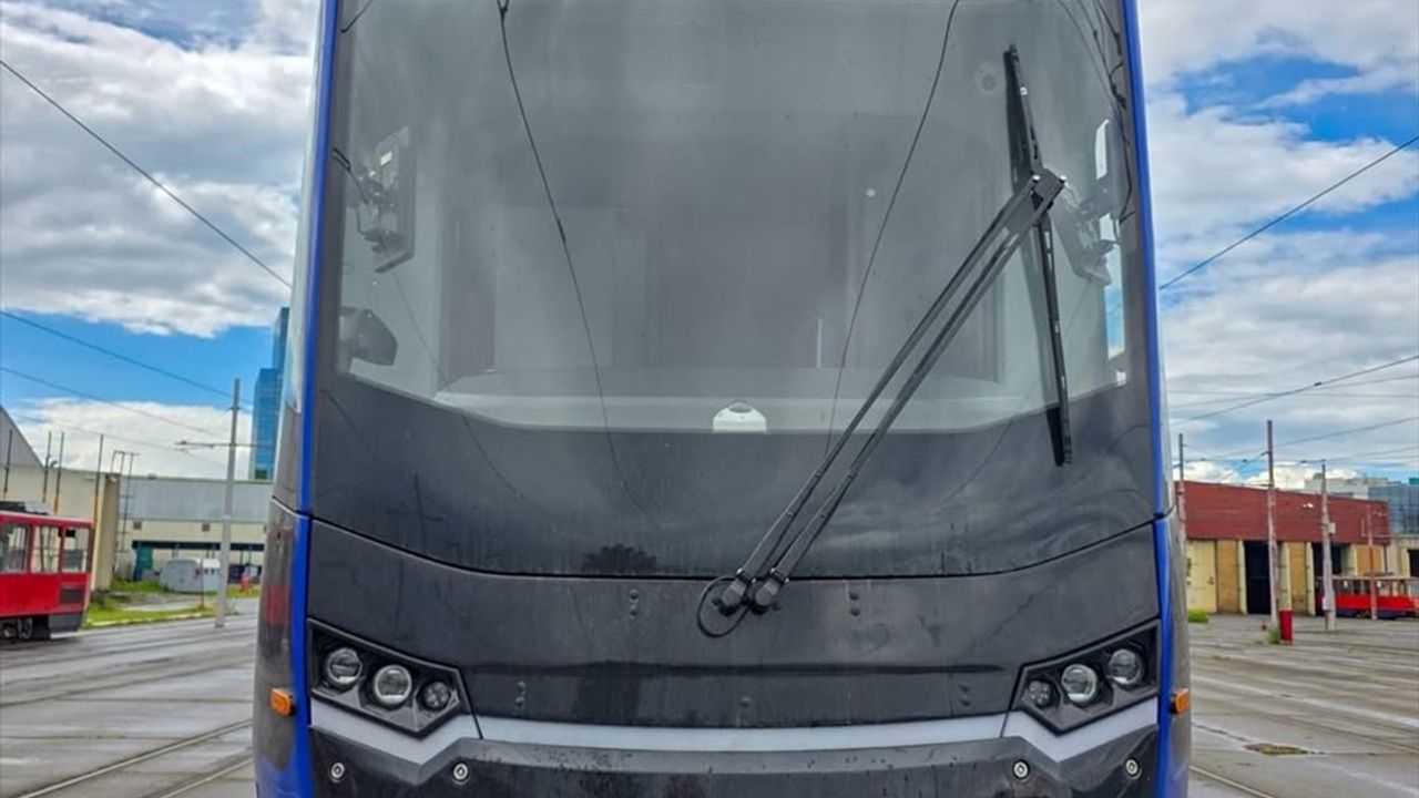 Türkiye'nin Sırbistan için ürettiği ilk tramvay Belgrad'a ulaştı