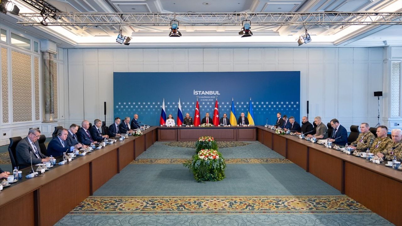 Türkiye-Rusya-Ukrayna Üçlü Toplantısı İstanbul'da Başladı