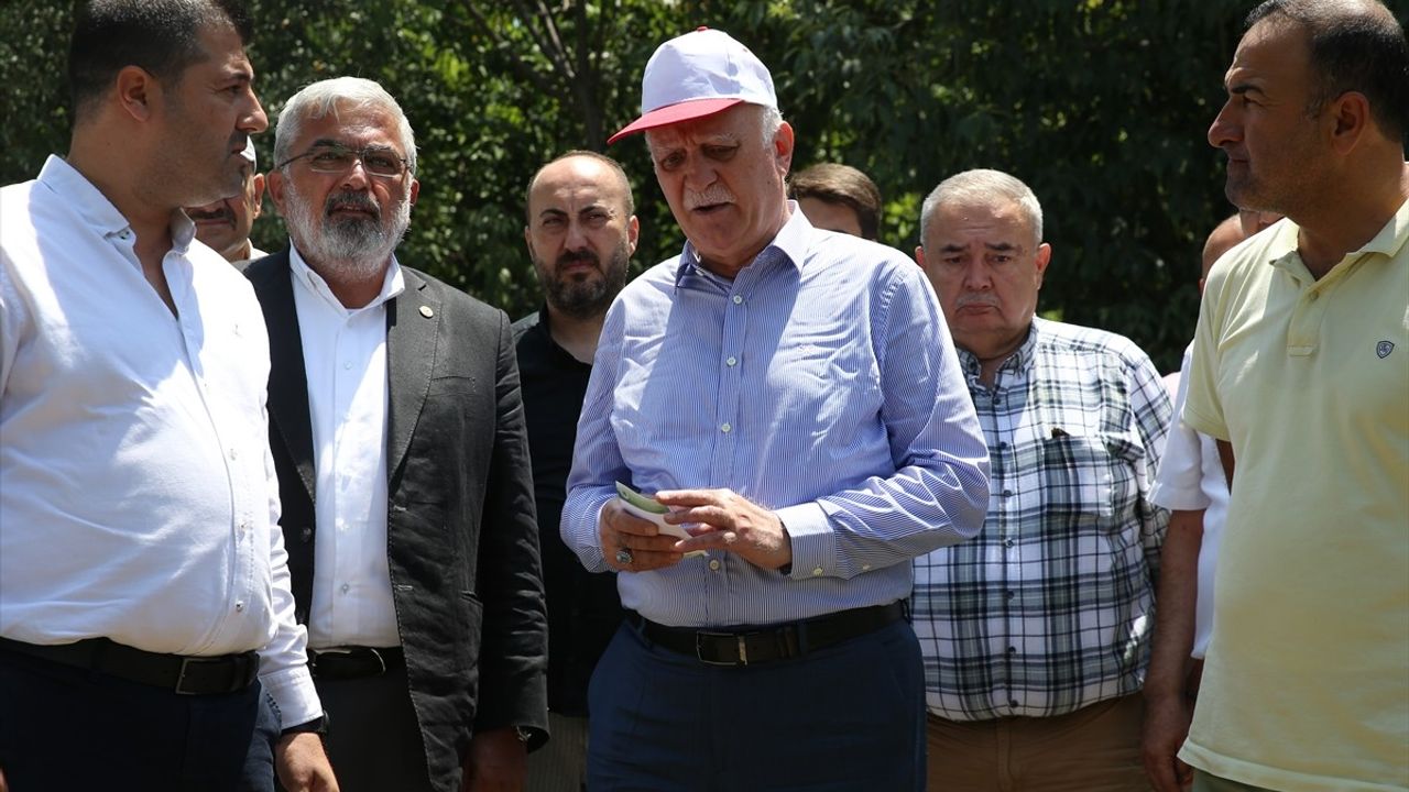 TZOB Genel Başkanı Bayraktar, Hatay'daki Narenciye Bahçelerinde İncelemelerde Bulundu