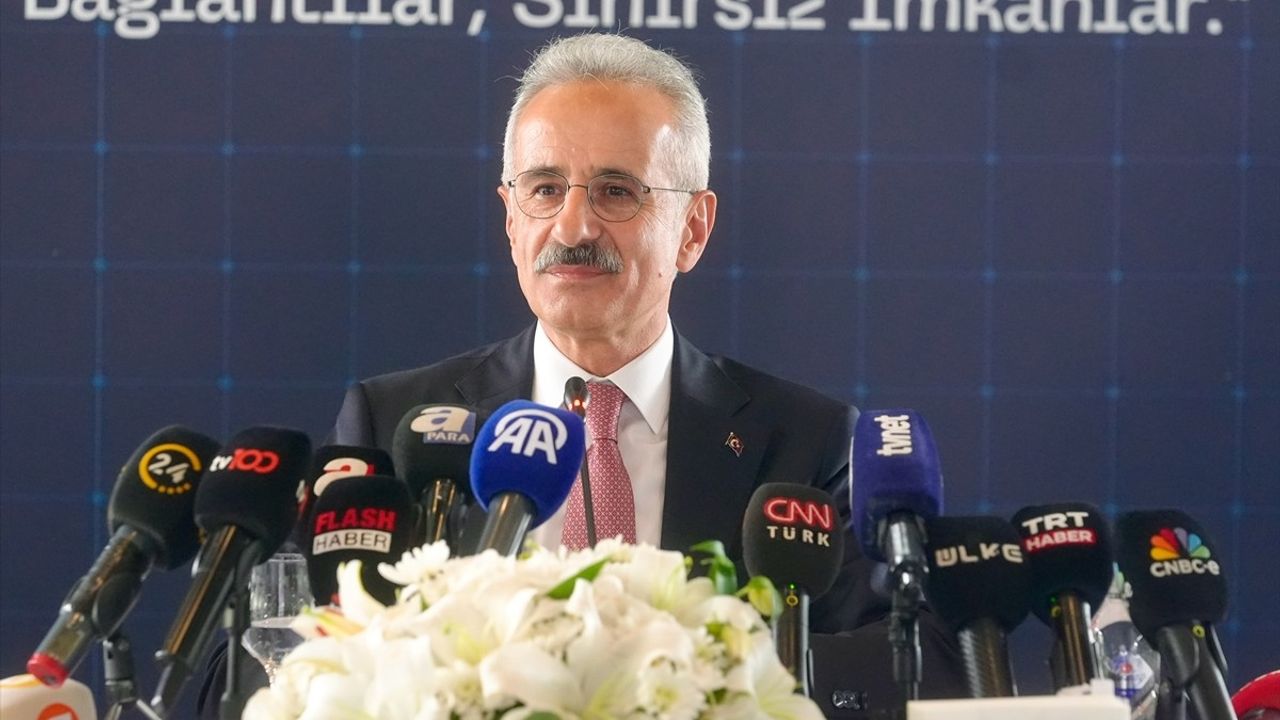 Ulaştırma ve Altyapı Bakanı Abdulkadir Uraloğlu'ndan Orta Koridor ve Kalkınma Yolu Açıklamaları