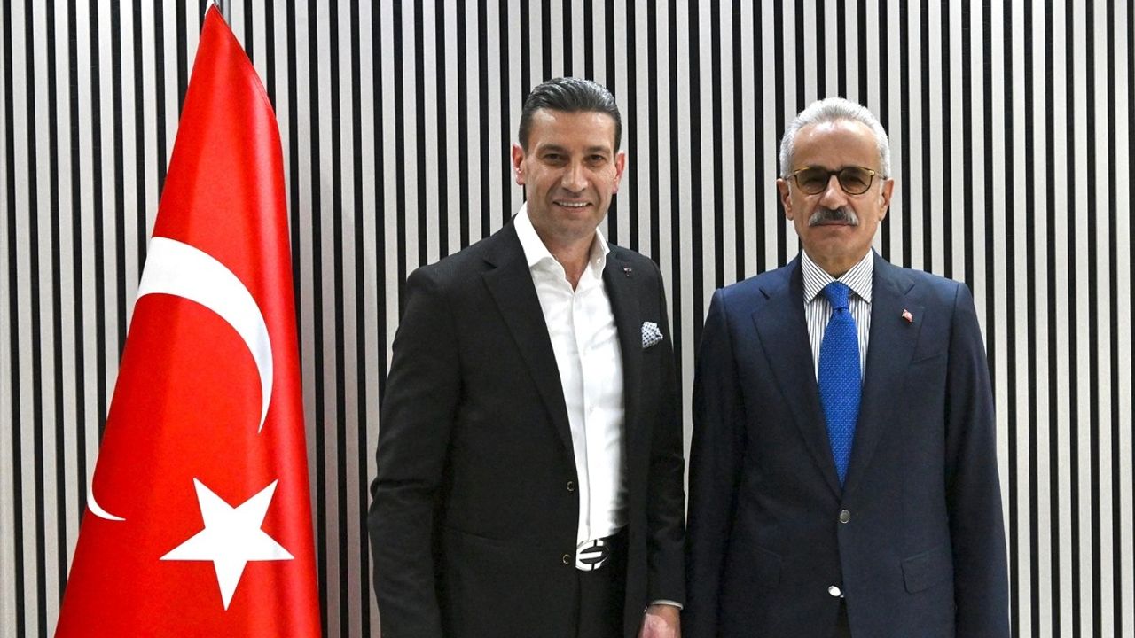 Ulaştırma ve Altyapı Bakanı Abdulkadir Uraloğlu, Türkiye Boks Federasyonu'nu Ziyaret Etti