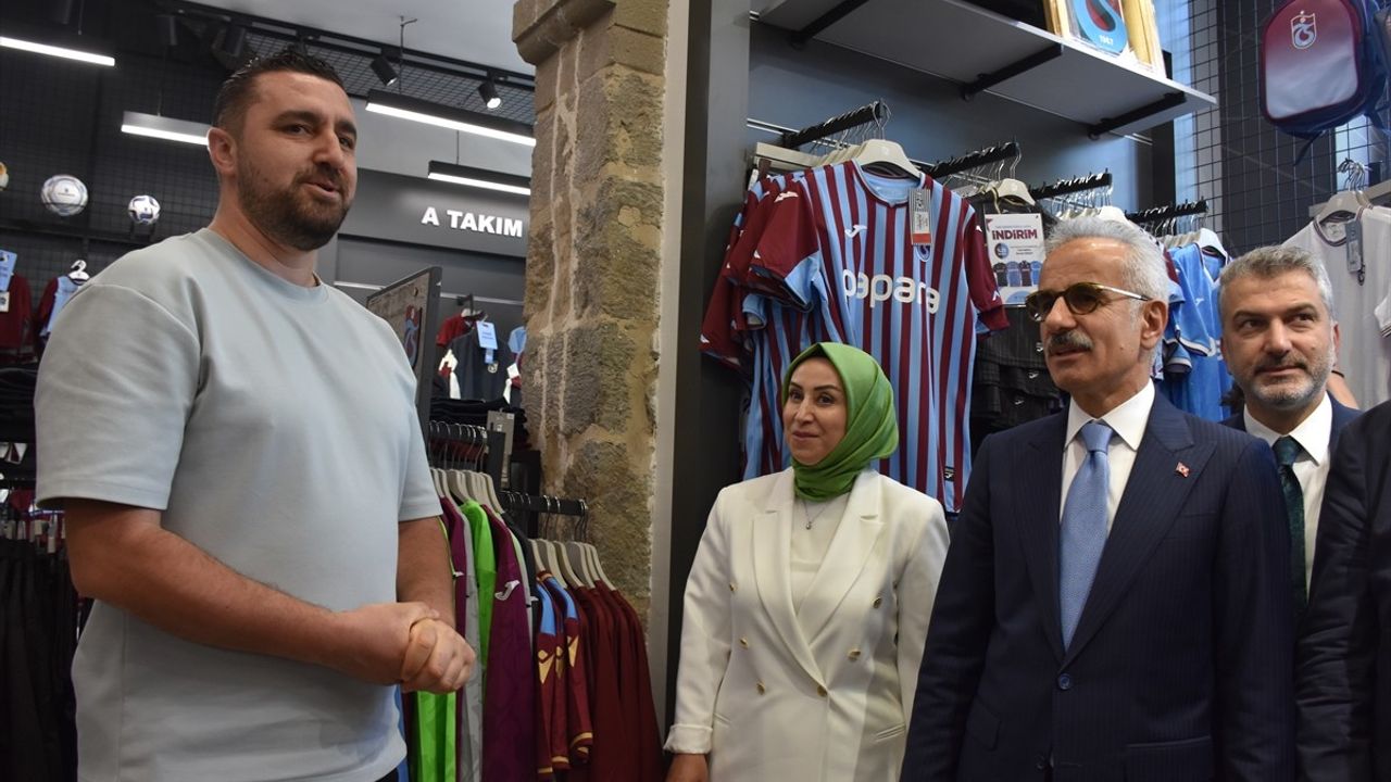 Ulaştırma ve Altyapı Bakanı Uraloğlu, Trabzon'da Kurban Bayramı'nı Kutladı