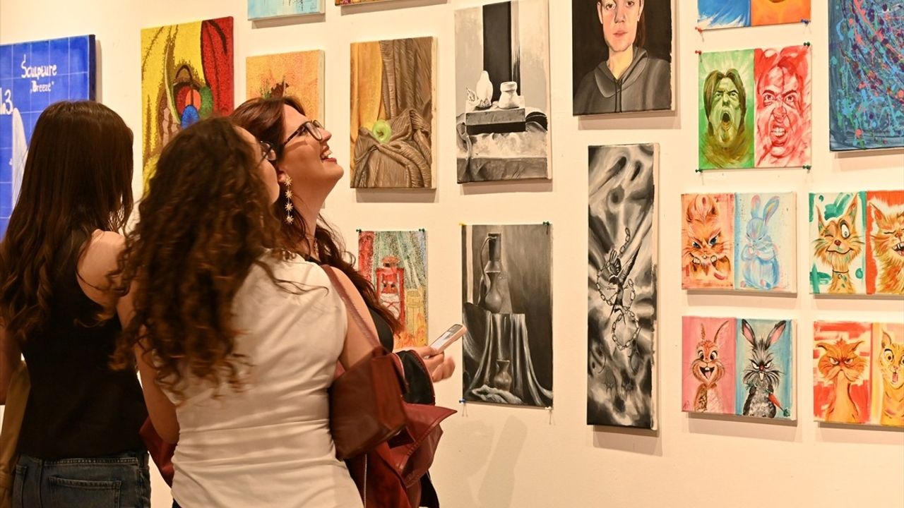 Uluslararası Balkan Üniversitesi 15. Geleneksel Öğrenci Sergisini Düzenledi